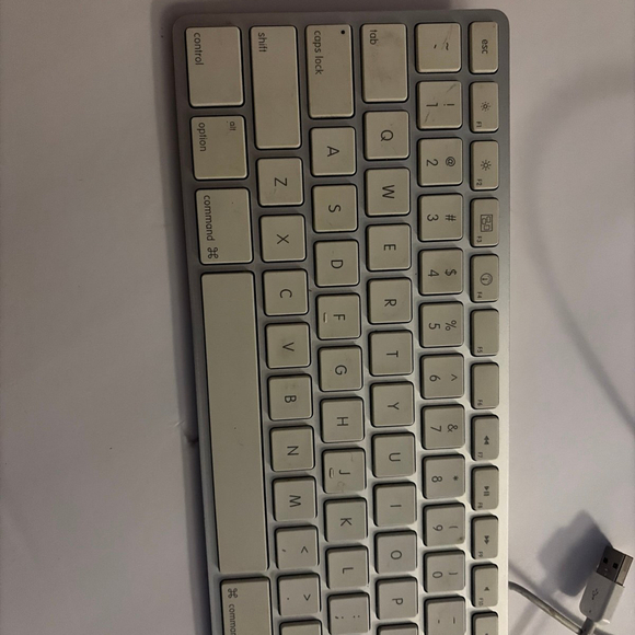 Apple slim USB Wired Keyboard A1243 - Picture 2 of 5